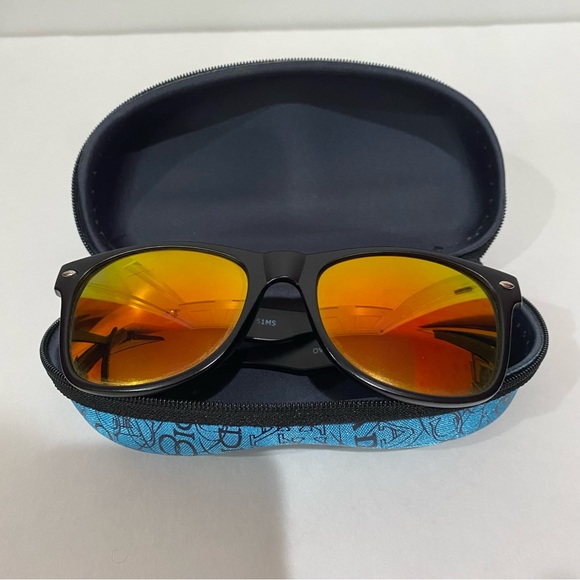 SHEIN Women’s Black & Rainbow Mirror Reflection Round Rectangle Sunglasses - Picture 2 of 3